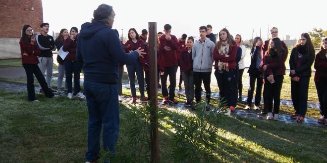 Estudiantes del Instituto Pablo VI visitaron el Monte Nativo didáctico del Archivo y Museo