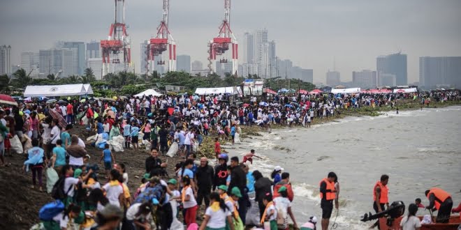 En fotos: miles de activistas limpiaron ríos y playas por el día de la Limpieza del Planeta