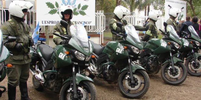 “Mientras Gendarmería y la Federal sacaban motos en el centro, en barrio Acapulco se mataban a tiros”