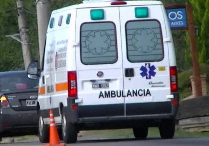 Circulaba de acompañante en una motocicleta y tras un accidente sufrió lesiones graves