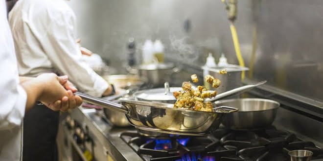 Gastronómicos piden volver abrir bares y comedores