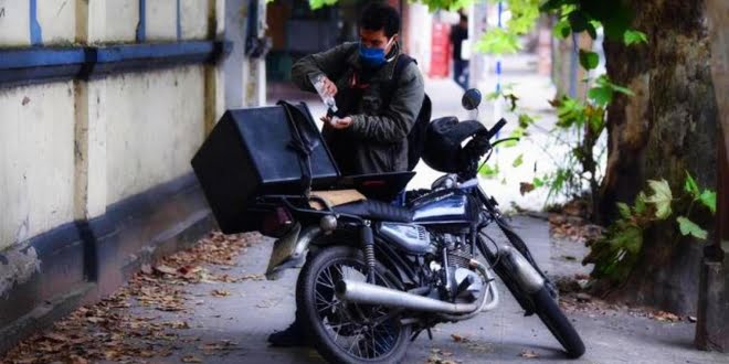 Le robaron la moto a un delivery