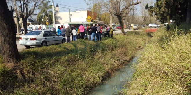  Vecinos reclamaron el entubado del canal del desagüe