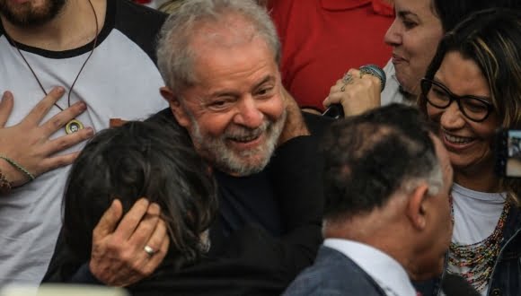 Lula vota en Brasil y dice que el PT se recuperará de la gran derrota de 2016