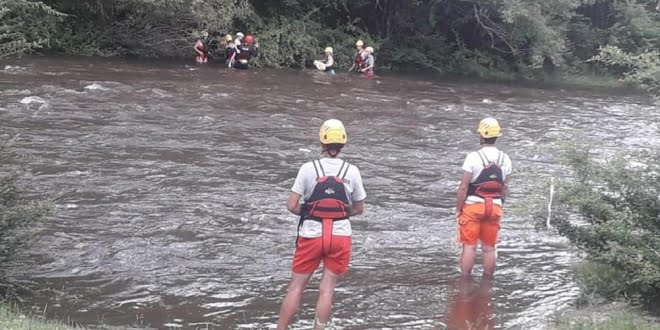 Bomberos rescataron a una familia tras la creciente del río Los Reartes