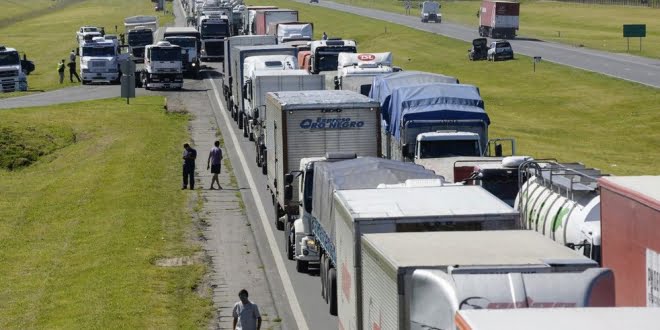 Imputaron a un manifestante y destraban piquetes de transportistas en Córdoba