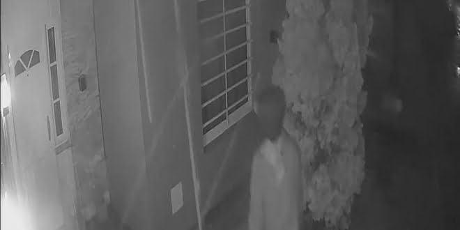 Denuncian a depravado que se masturba en la ventana de la casa de una joven