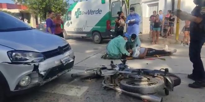 Fuerte accidente entre Avenida Caseros y Paraguay