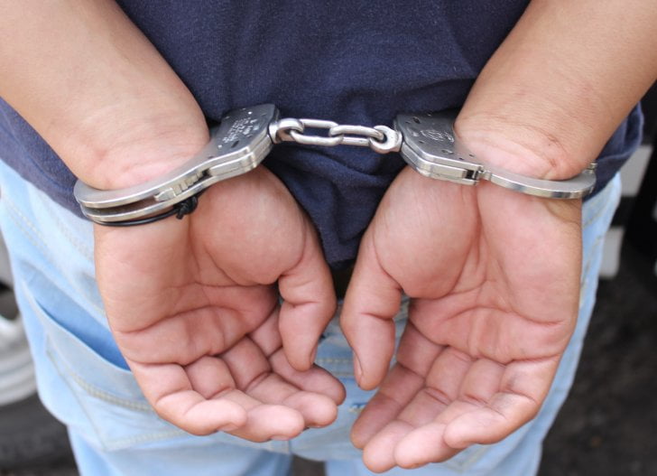 Detuvieron a un hombre robando cables