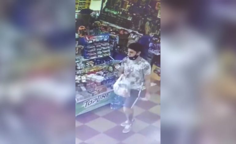 Robó un celular en un kiosco y fue captado por las cámaras