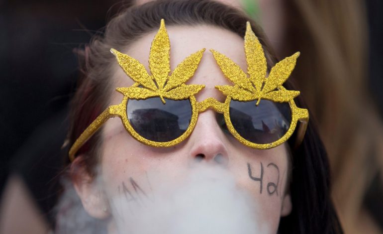 Qué significa 420: la historia del número que se transformó en el código secreto de la marihuana