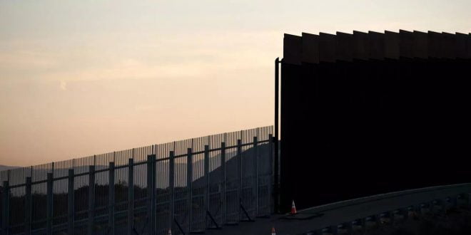 Frontera México-EEUU: dos nenas ecuatorianas fueron lanzadas sobre una valla