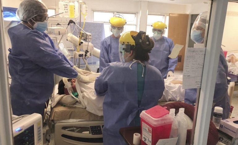 Más del 50% de internados en terapia intensiva son menores de 60 años