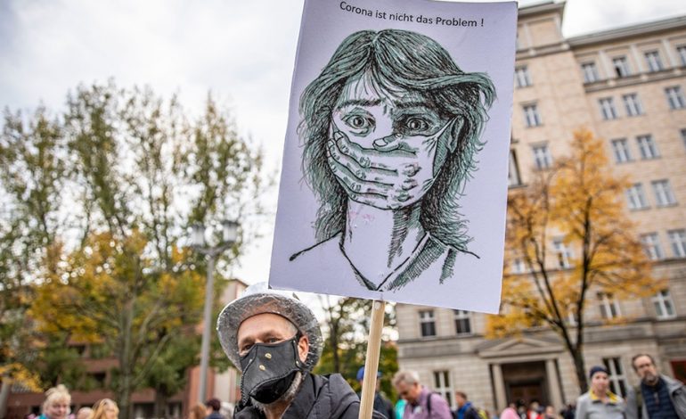 Alemania: casi 70 detenidos en una violenta protesta contra las restricciones por el coronavirus