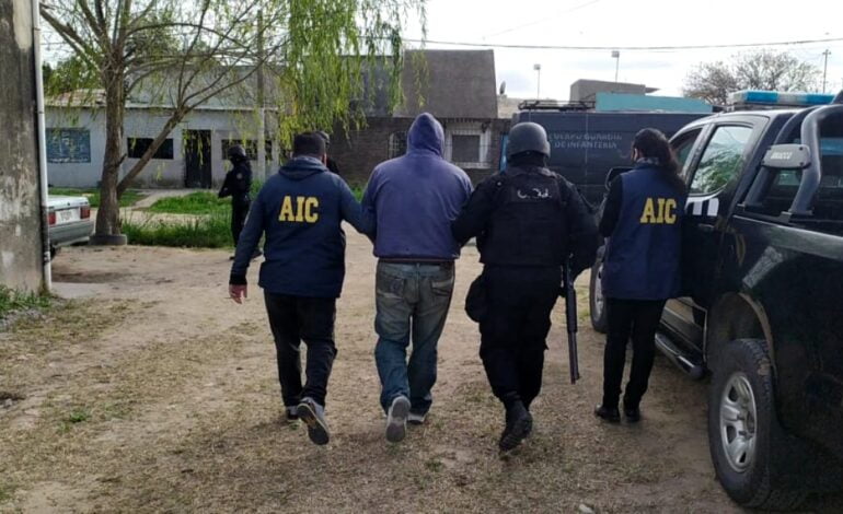 Allanamientos de la AIC en Frontera