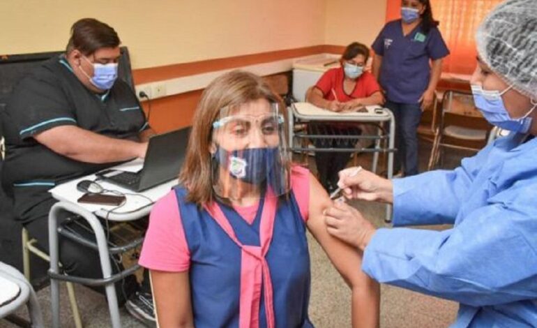 UEPC pide inmunizar a los más de 50 mil docentes que aún no fueron vacunados