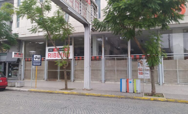 Ribeiro paga los sueldos adeudados con mercadería