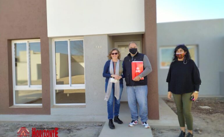 Cooperativa de Viviendas Horizonte realizó entrega de tres viviendas