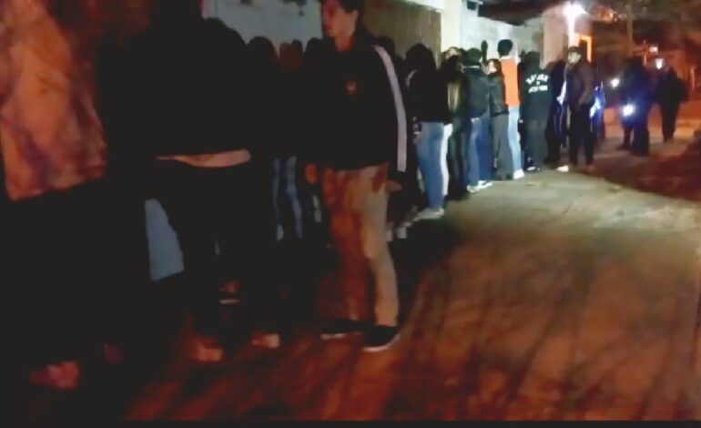 La policía desactivó una fiesta clandestina con incidentes
