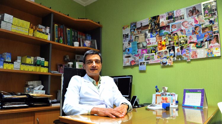 «Los pediatras contribuimos a ayudar a las familias a que sus hijos se críen en una buena salud»