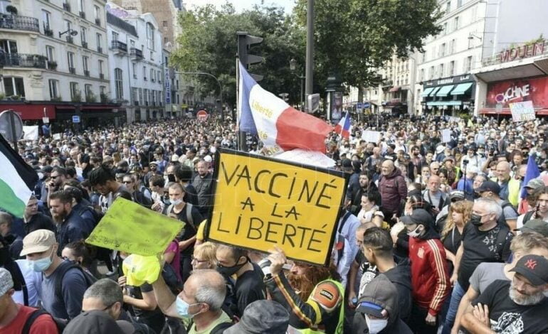 Más de 200 mil personas en protestas contra el certificado de vacunación en Francia