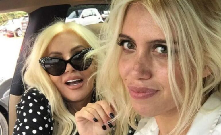 Wanda Nara y Susana Giménez en la tribuna viendo al PSG
