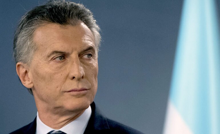  Críticas y burlas a Macri tras su comentario sobre el satélite argentino