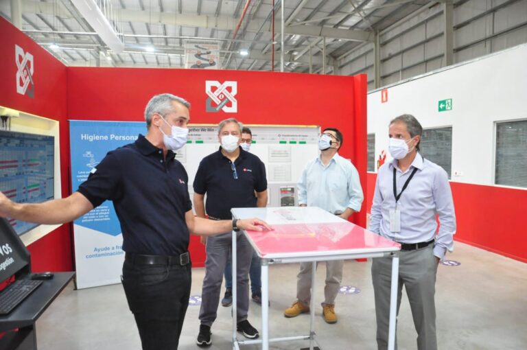 Bernarte visitó la planta de Lear y dialogó sobre futuras acciones en el Polo Industrial