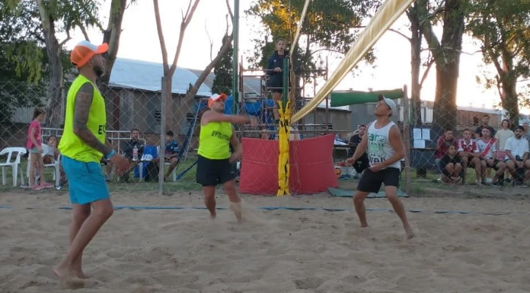 Se viene un torneo de beach vóley solidario