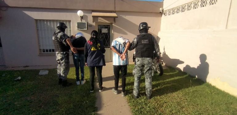  Frontera: arrestaron a tres jóvenes por tenencia de armas de fuego y plantas de marihuana