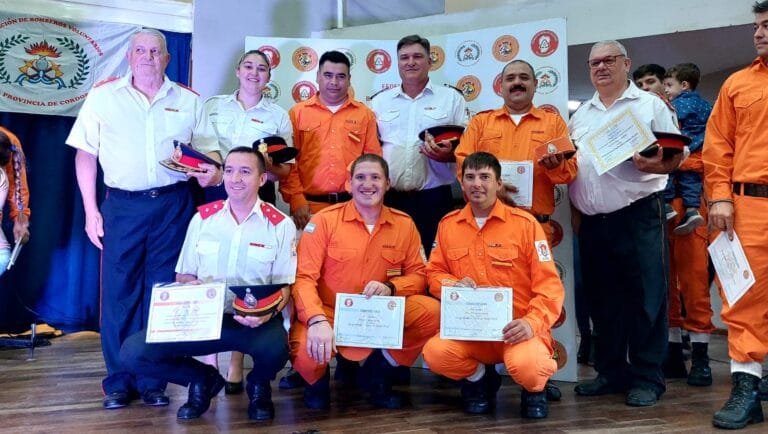 Bomberos Voluntarios recibieron certificados