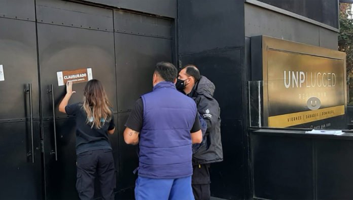 Córdoba: Clausuraron tres locales gastronómicos de zona norte por sacar la basura a la calle