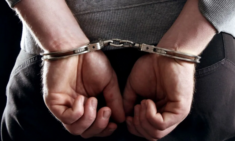 Detuvieron a un hombre por amenazar a otro con arma blanca