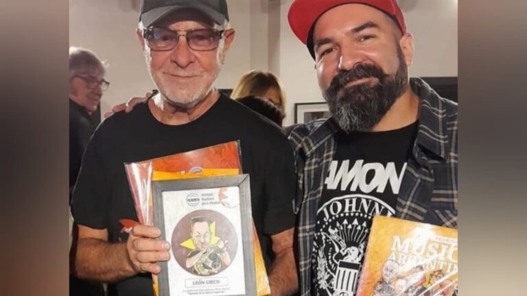 Caricaturista local participó de importante álbum de figuritas
