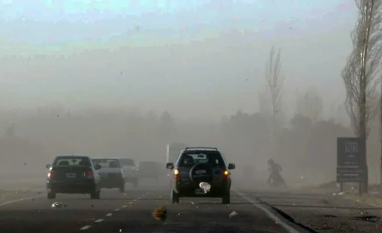 Rutas cerradas y suspensión de clases por la nieve y el viento en Neuquén