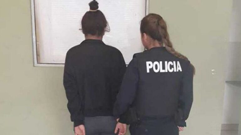 Una mujer fue a hacer un trámite a la Policía y la detuvieron por un hecho de estafa