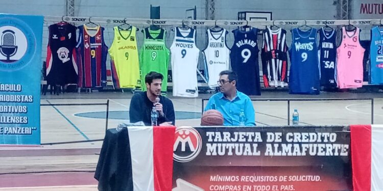 Leandro Bolmaro en Las Varillas: el basquetbolista de la NBA visitó el Club Almafuerte
