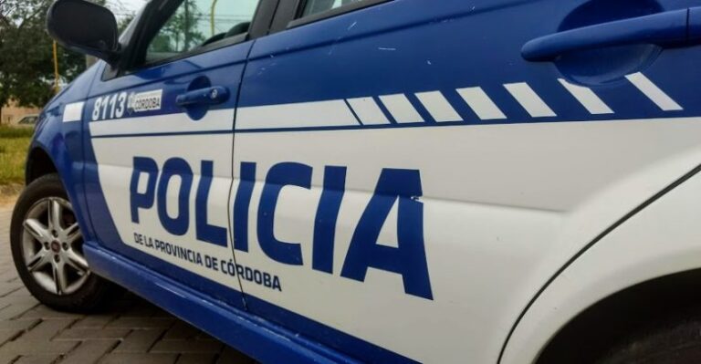 Joven aprehendido por incumplir la restricción de acercamiento con su madre