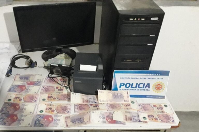 Le robaron la computadora a una vecina