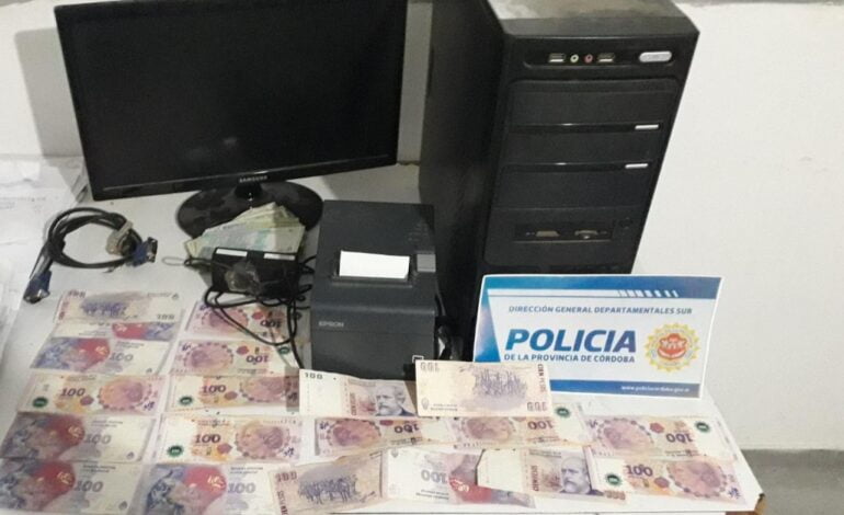 Le robaron la computadora a una vecina