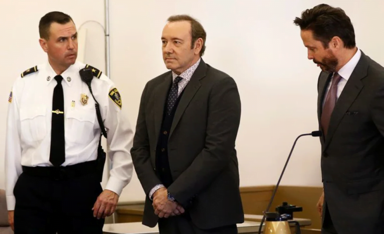 El actor Kevin Spacey fue imputado en el Reino Unido por agresión sexual a tres hombres