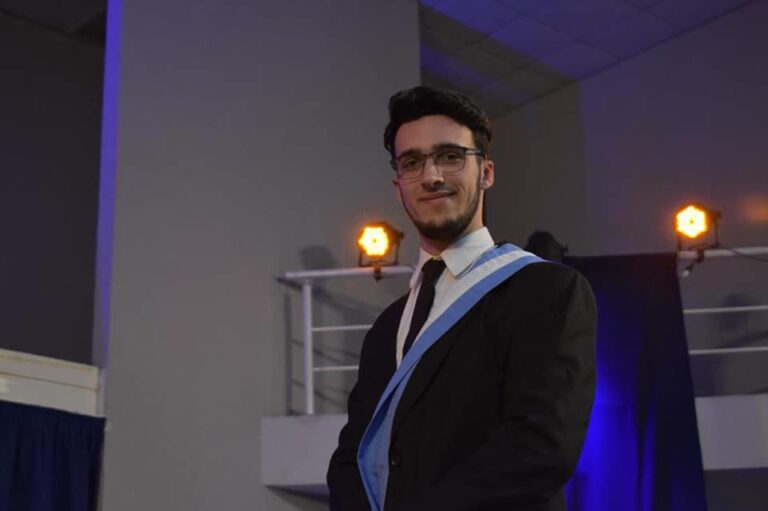 Gonzalo Rosa fue elegido escolta de la Bandera del Instituto de Básicas de la UNVM