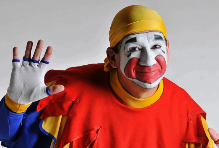 Piñón Fijo llega al Teatro Mayo