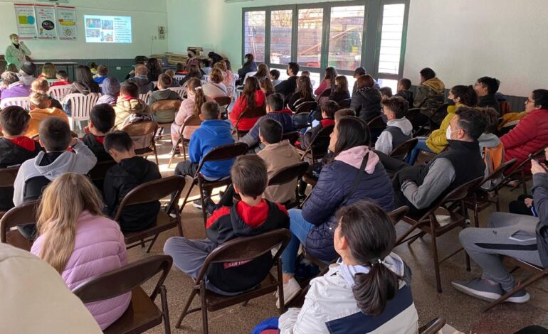 Imagen de la charla desarrollada en Club El Tala.