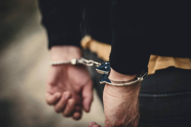 Aprehendieron a un joven que agredió a comerciantes para robarles