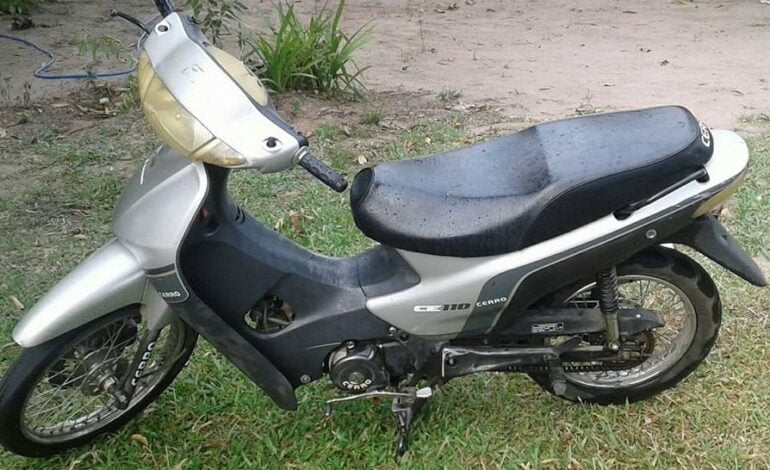 Tras el llamado de un vecino, recuperaron una motocicleta robada