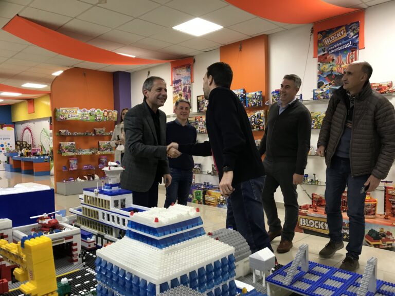 Bernarte firmó un convenio con Rasti para equipar la Tecnoteca San Francisco