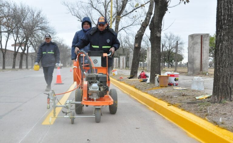 El municipio adquirió nueva maquinaria para demarcación vial de bicisendas