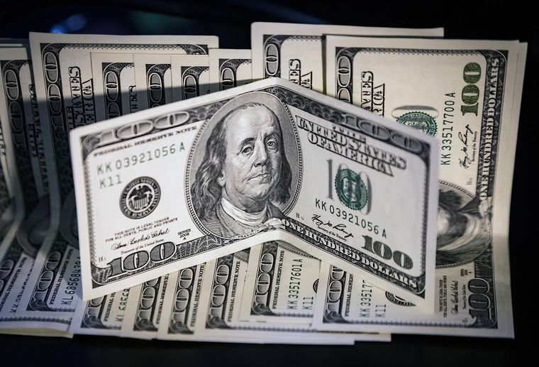 DOLAR