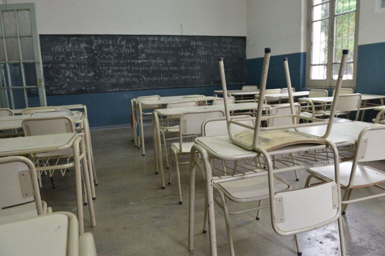 El ministerio de Educación de Córdoba confirmó que no habrá clases este viernes
